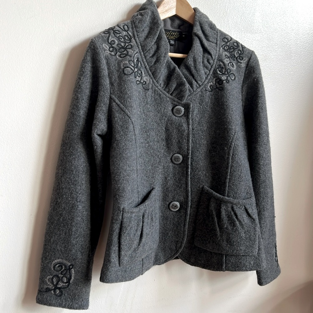 Icelandic Design 100% wool jacket with decorative collar
